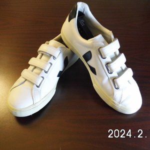 Veja Womens White Size 8 Preowned Fashion Velcro Sneaker Shoes